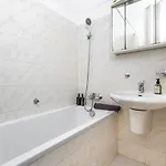 Apartment Free Parking - Adm Warm Spacious In Center, Coffee, Ac, Wifi *