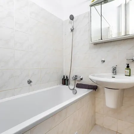 Lejlighed Free Parking - Adm Warm Spacious In Center, Coffee, Ac, Wifi *