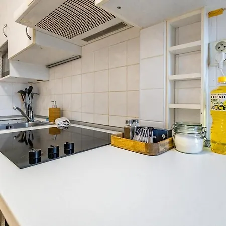 Free Parking - Adm Warm Spacious In Center, Coffee, Ac, Wifi