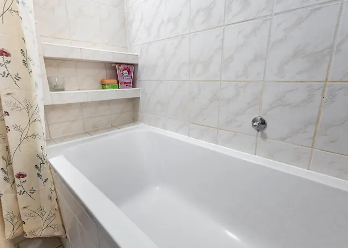 Free Parking - Adm Warm Spacious In Center, Coffee, Ac, Wifi *