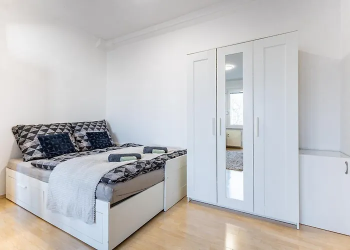 Free Parking - Adm Warm Spacious In Center, Coffee, Ac, Wifi *