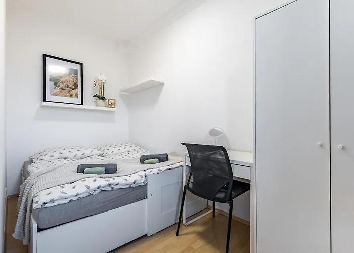 Апартаменти Free Parking - Adm Warm Spacious In Center, Coffee, Ac, Wifi Братислава