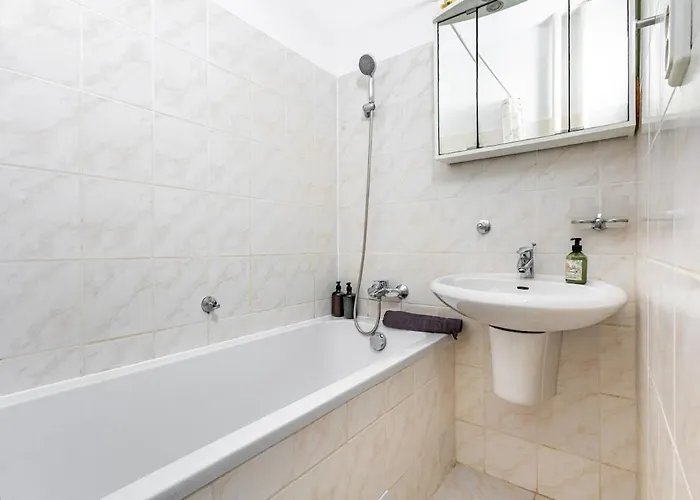 Апартаменти Free Parking - Adm Warm Spacious In Center, Coffee, Ac, Wifi *